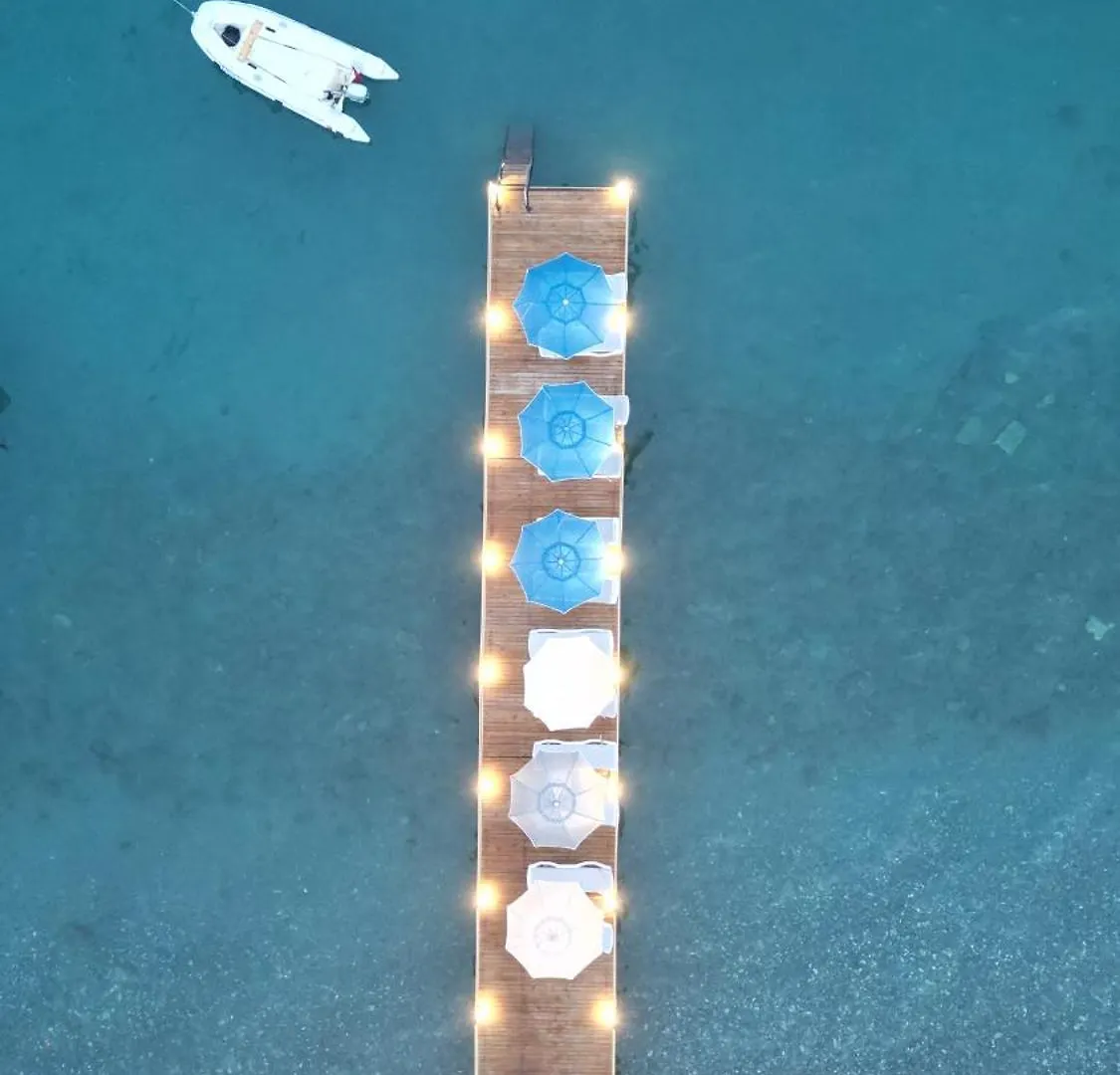 אדרמיט Lopera Beach Hotel