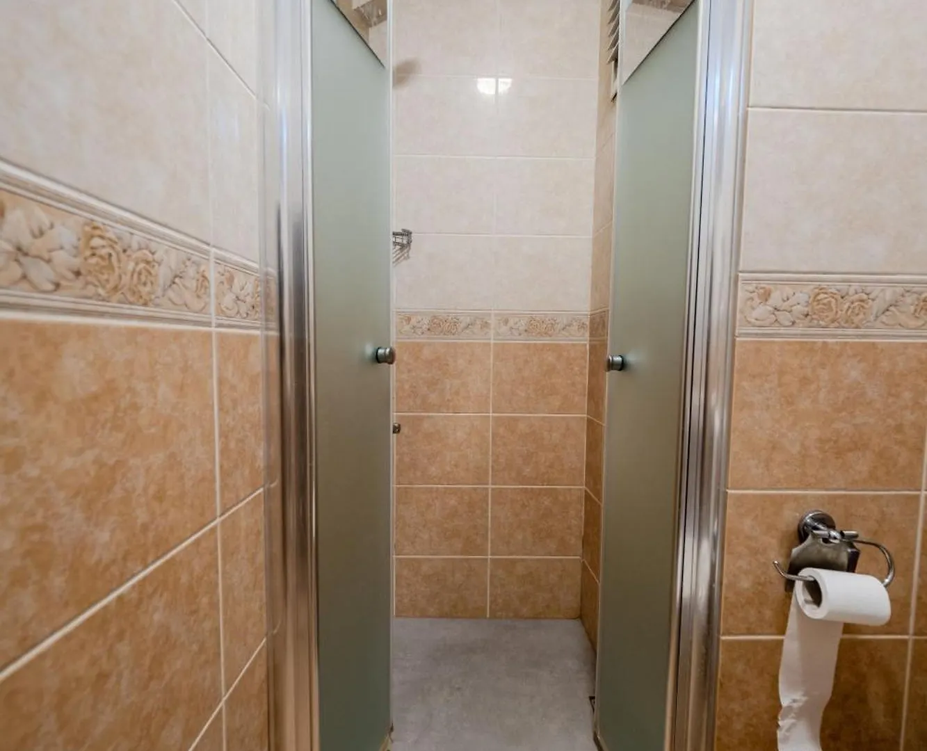 אדרמיט Lopera Beach Hotel